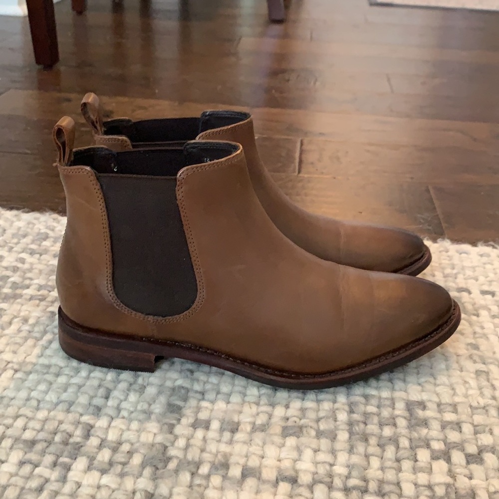 Johnston & Murphy flat leather chelsea boots